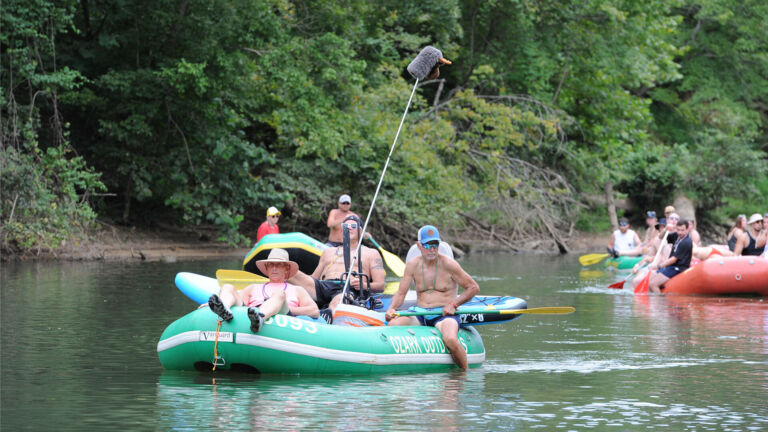 Raft bull float 2019
